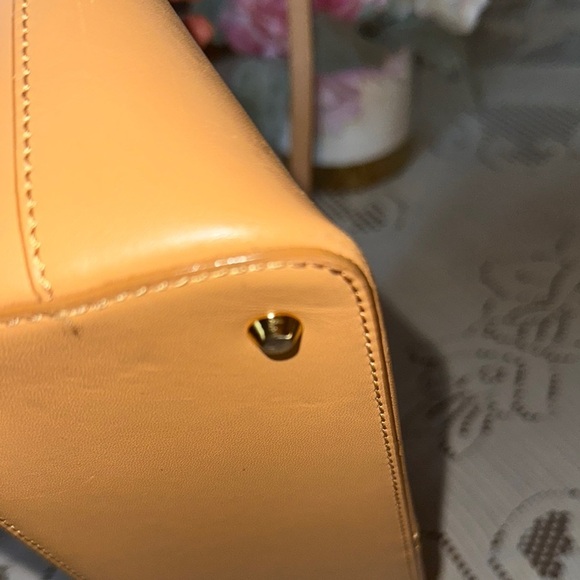 Elegant Tan Handbag - Picture 9 of 13